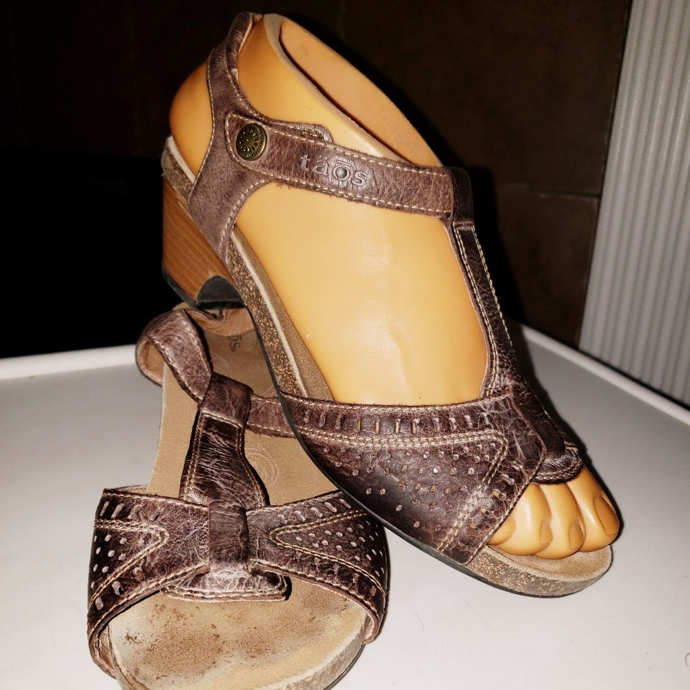 TAOS TEEZER ANKLE T STRAP HEEL SANDALS SO PRETTY!